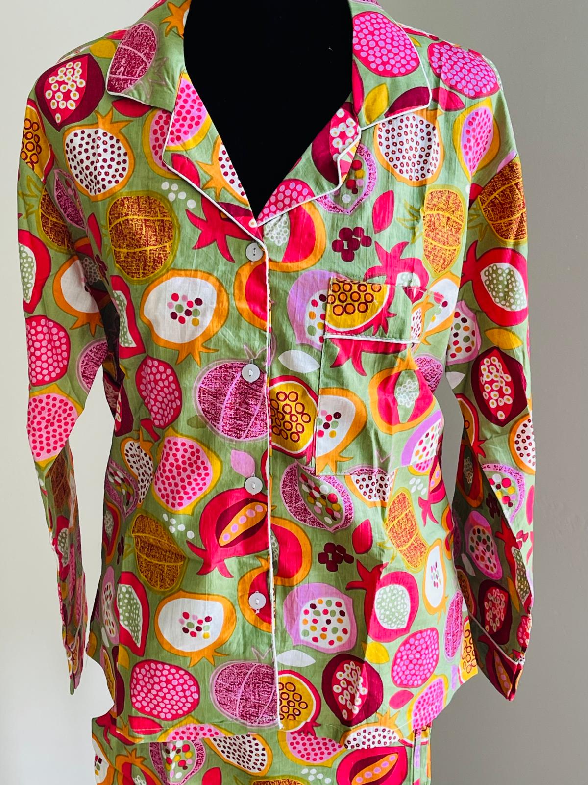Green & Pink Pomegranate Fruit Print Cotton Pajama Set, Whimsical Tropical Sleepwear & Lounge Apparel
