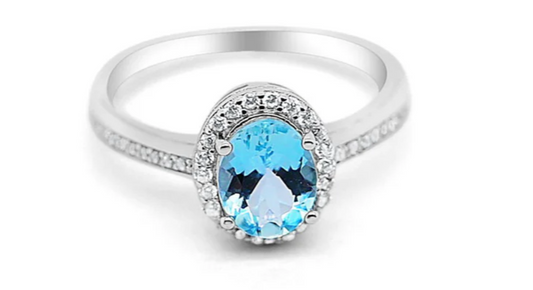 Aquamarine Solitaire Ring: Elegant Oval, Sterling Silver