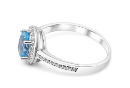 Aquamarine Solitaire Ring: Elegant Oval, Sterling Silver