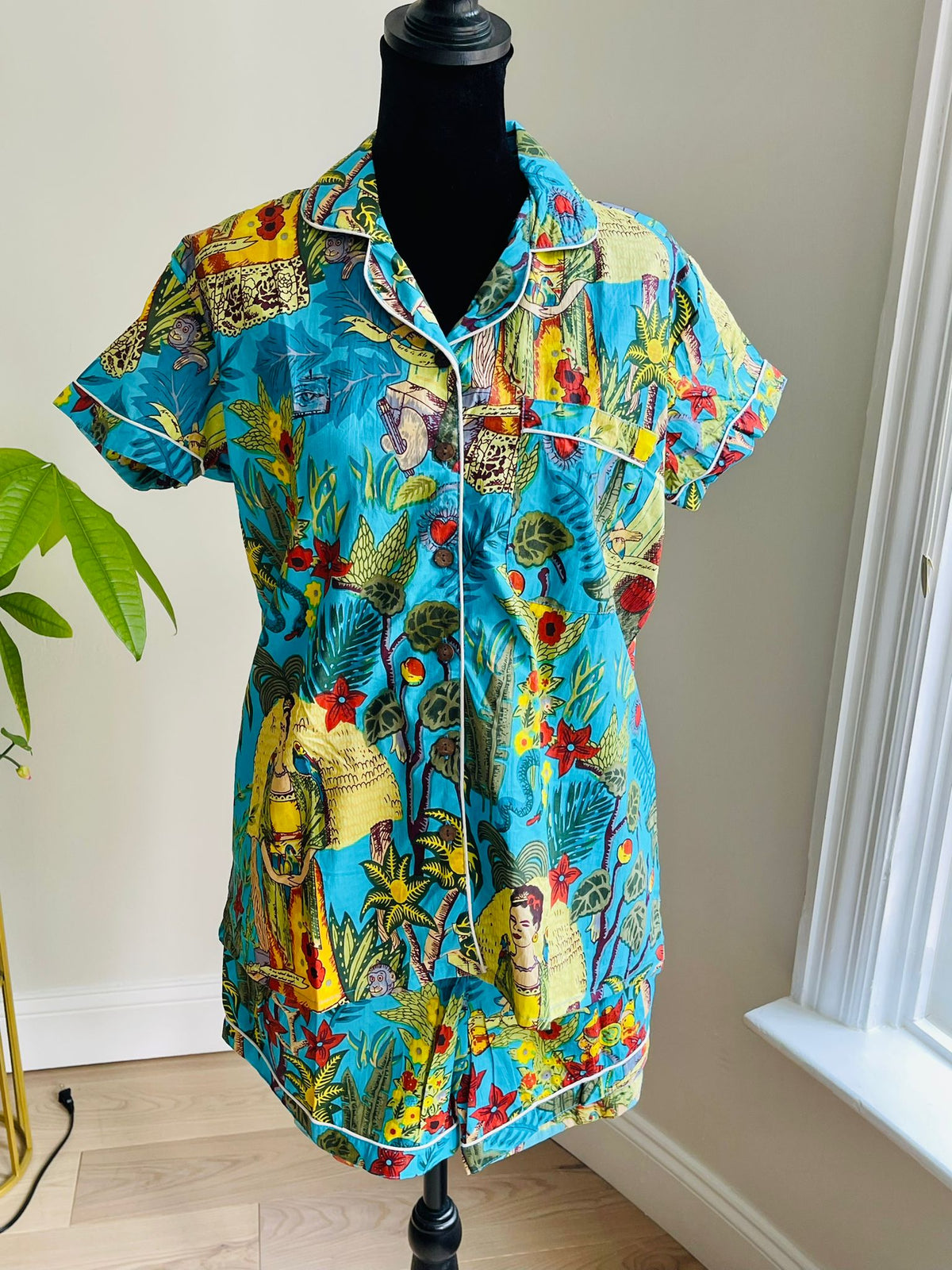 Midnight Navy Blue Frida Kahlo & Rainforest Portrait Block Print Cotton Shorts Set, Designer Sleepwear & Loungewear