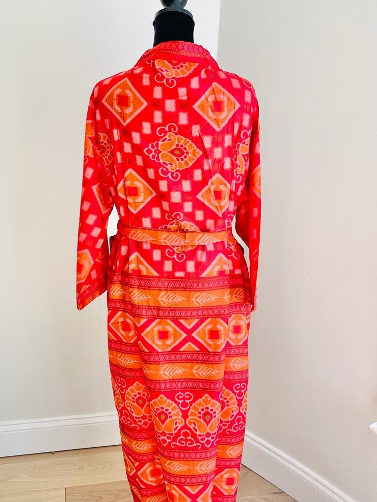 Red Kimono Robe: Loungewear in Classic Elegance